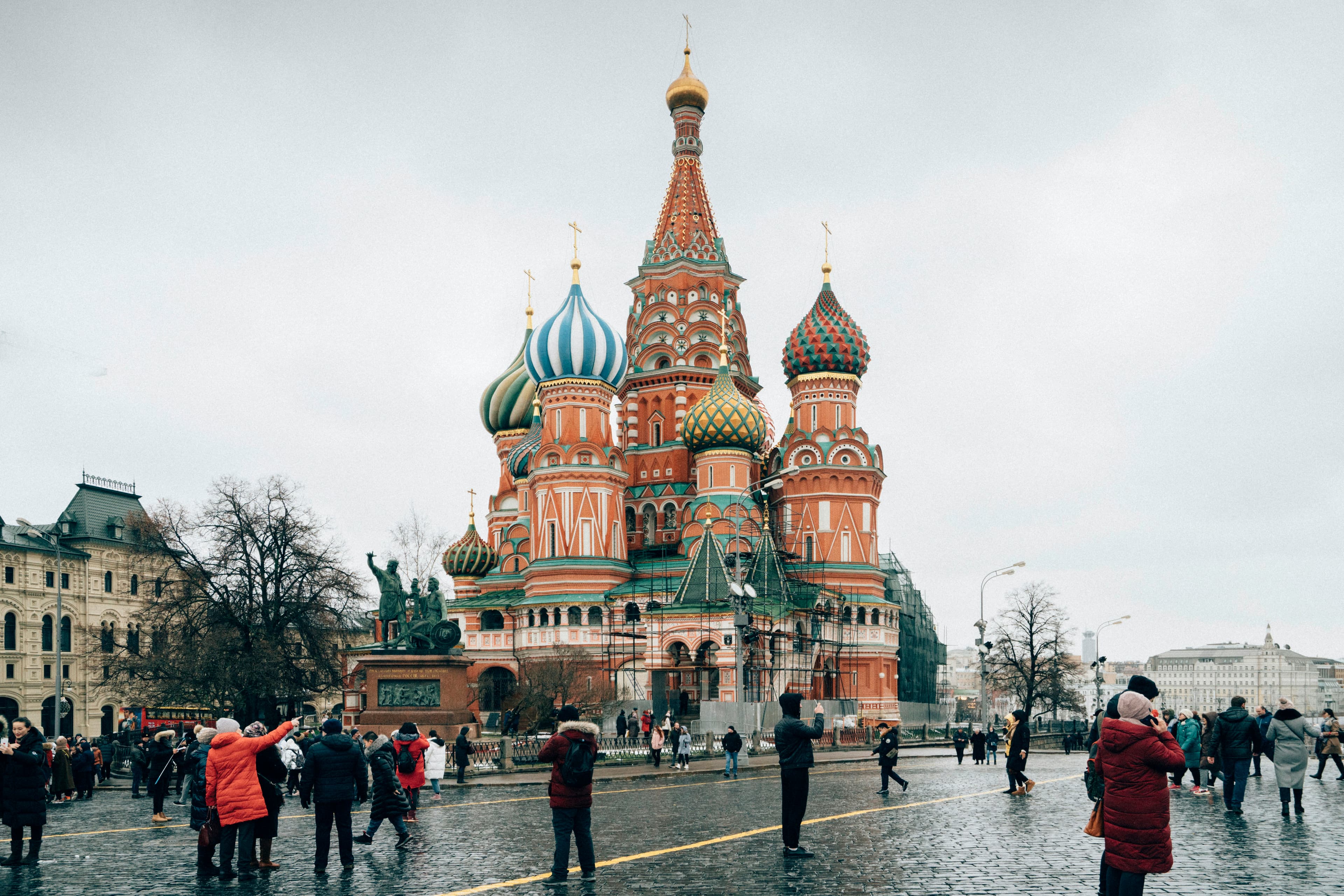 Flags of Russia, India, and the United States symbolising tense espionage and diplomatic ties.
